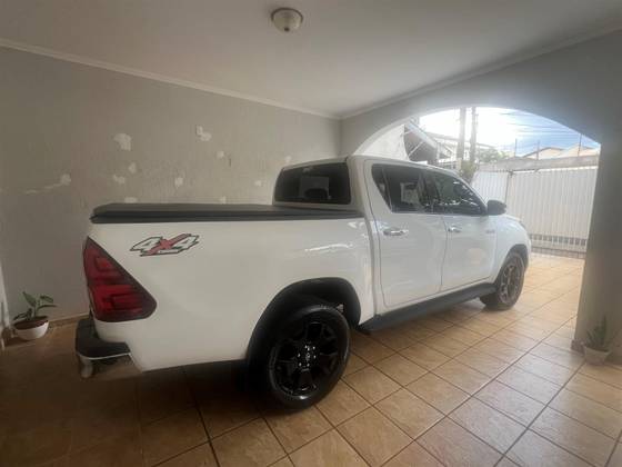 TOYOTA HILUX 2.8 D-4D TURBO DIESEL CD POWER PACK 4X4 MANUAL